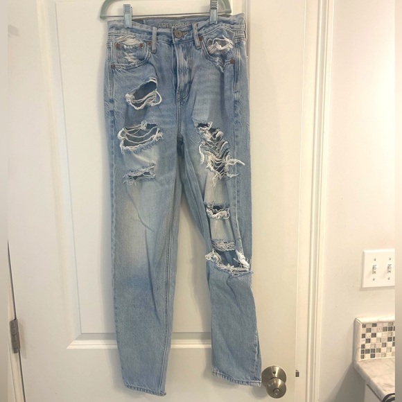 Women’s American Eagle 90s Slim Boyfriend Ripped Jeans - Picture 1 of 7